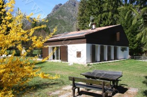Bild: Villa Nini mit eingezäunten Garten am Ledrosee für Urlaub mit dem Hund